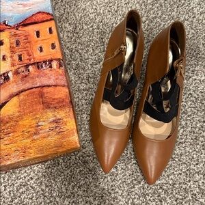 NEW! 💃 Bella Vita Diza Camel Black Pumps Booties Gold Zipper